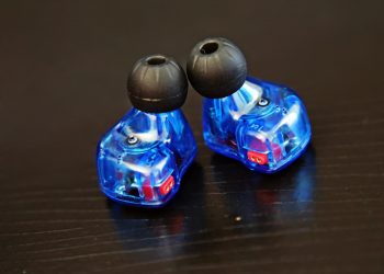 Foto do fone de ouvido KZ ZS10 - Modelo na cor azul