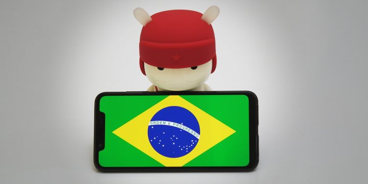 Mascote da Xiaomi com bandeira do Brasil